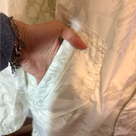 NIKE NSW White Long Leaf Printed Windbreaker Parka Jacket - Picture 10 of 16